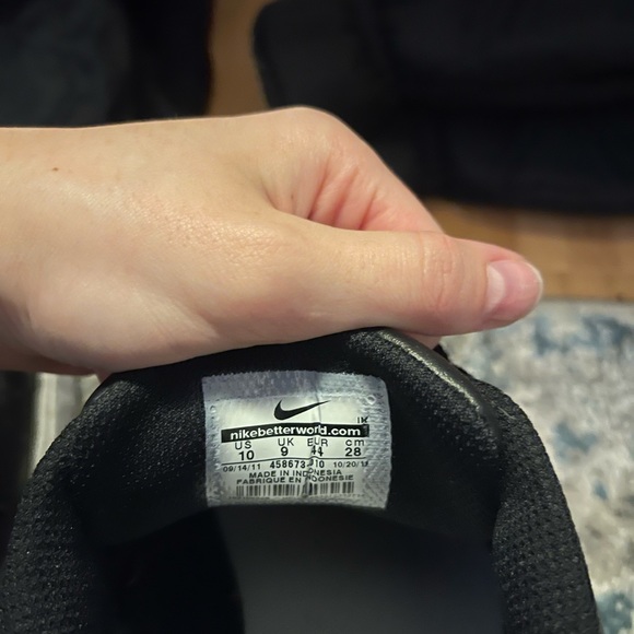 Nike shoes - Picture 2 of 2